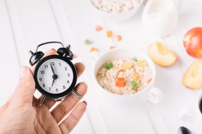 The Benefits of Intermittent Fasting and How to Implement Them Into Your Routine
